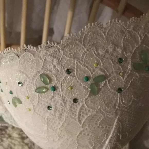 Vivtoria's Secret Bra - Picture 2 of 4